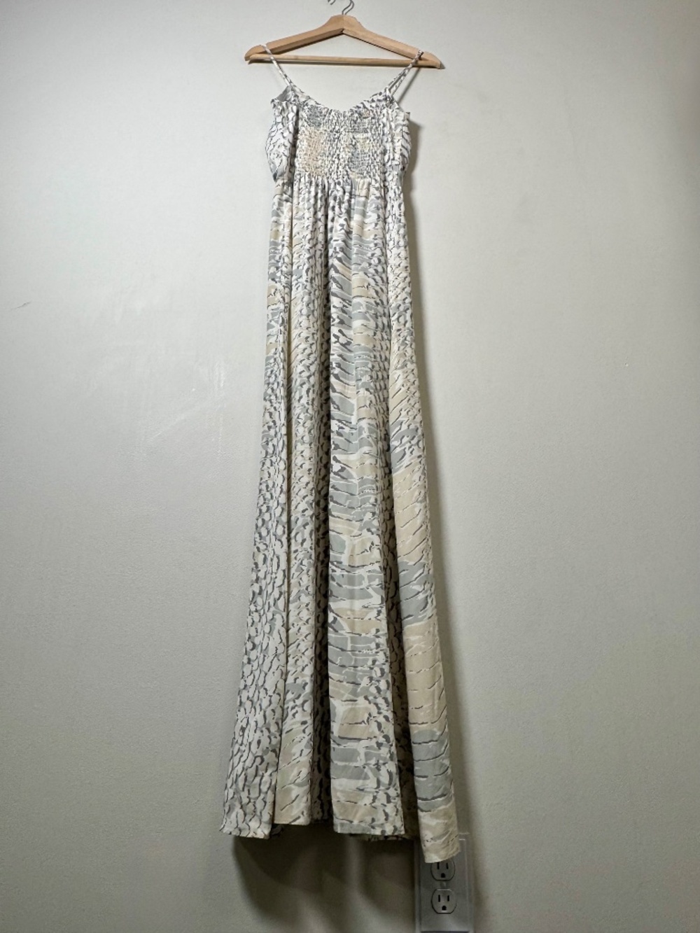 Parker New York 100% Silk Animal Print Maxi Dress in Grey White Sz XS - Picture 5 of 8
